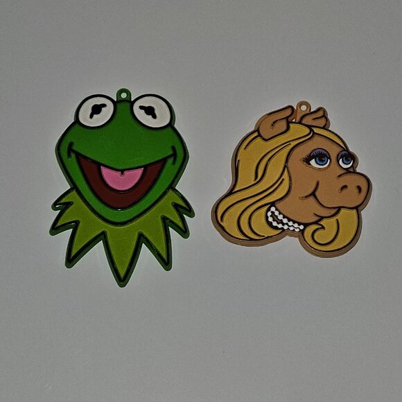 2 VTG Cookie Cutters Lot Muppets Kermit the Frog Miss Piggy - Picture 1 of 3